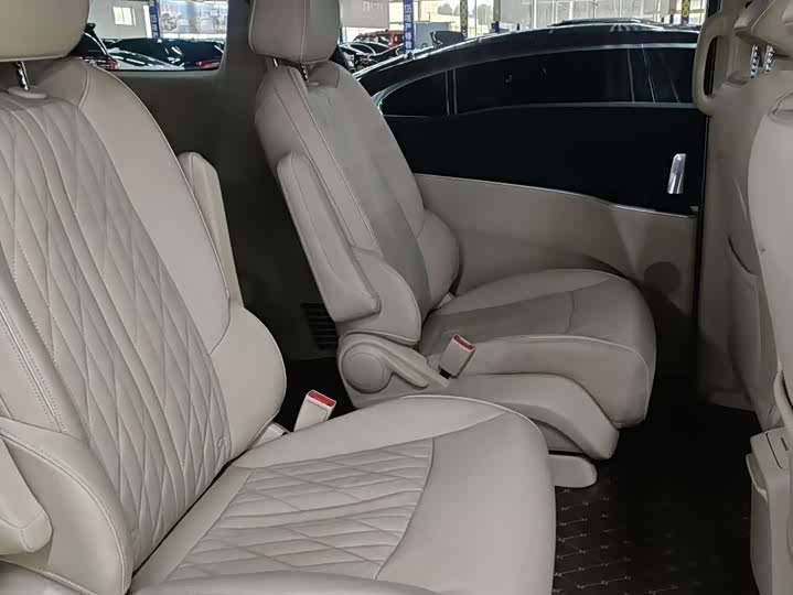 Фото 9 - Buick GL8 ES