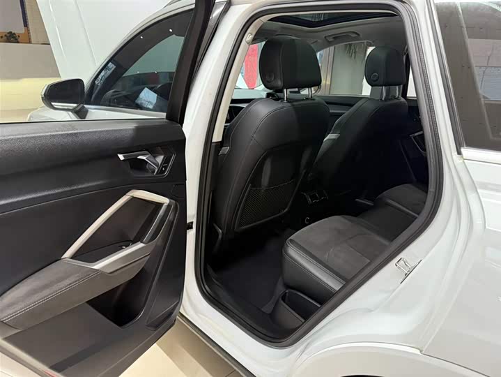 Фото 8 - Audi Q3