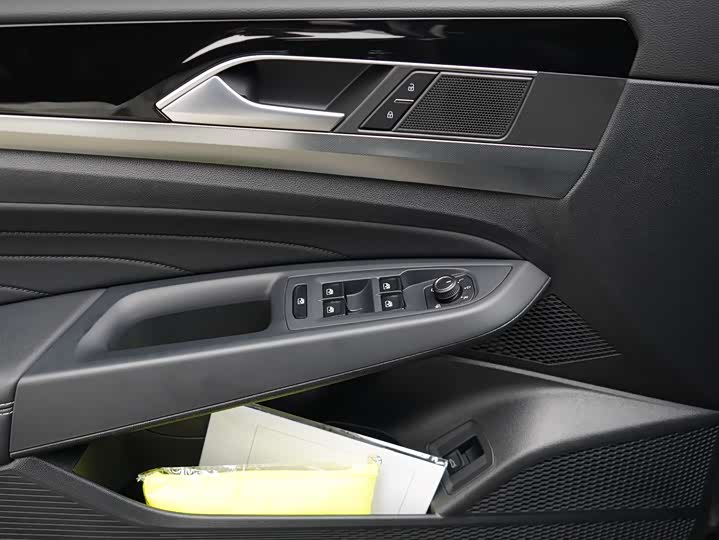 Фото 12 - Volkswagen Passat