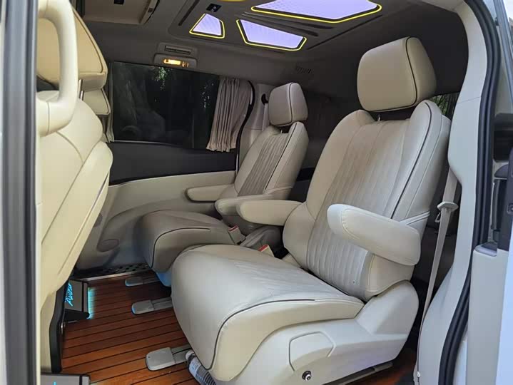 Фото 11 - Buick GL8 ES