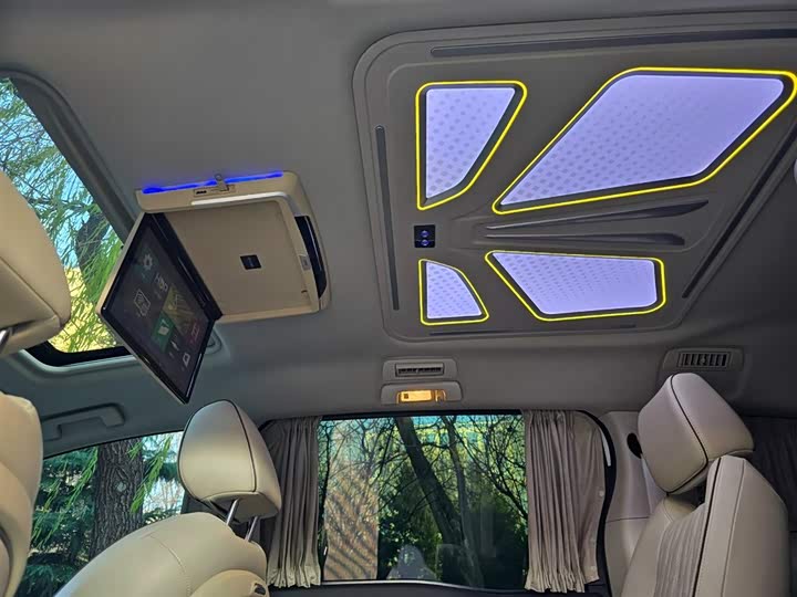 Фото 19 - Buick GL8 ES