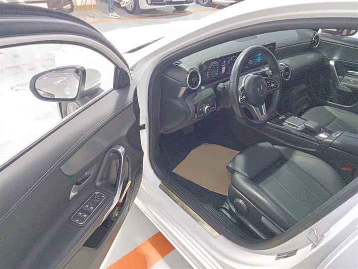 Фото 16 - Mercedes-Benz A-Class