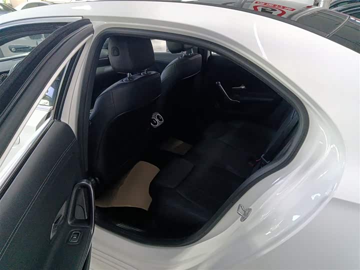 Фото 17 - Mercedes-Benz A-Class