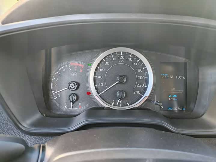 Фото 10 - Toyota Corolla