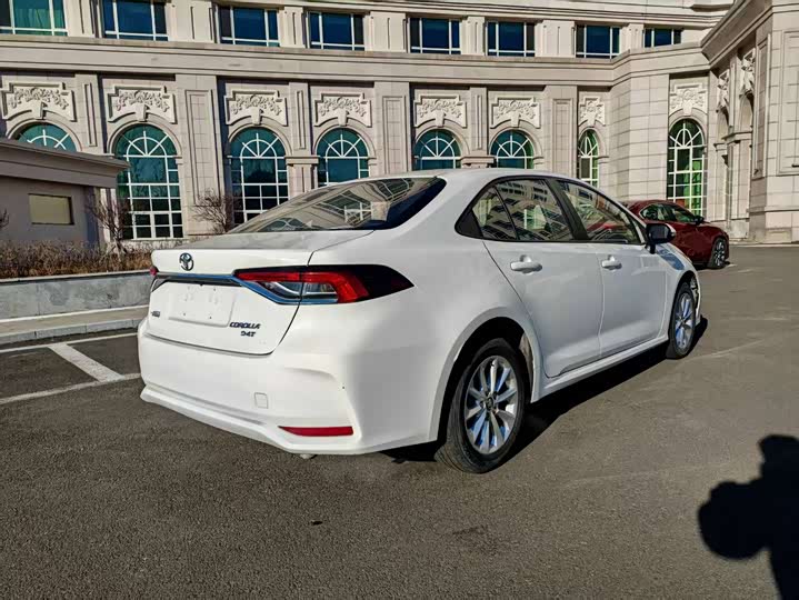 Фото 4 - Toyota Corolla