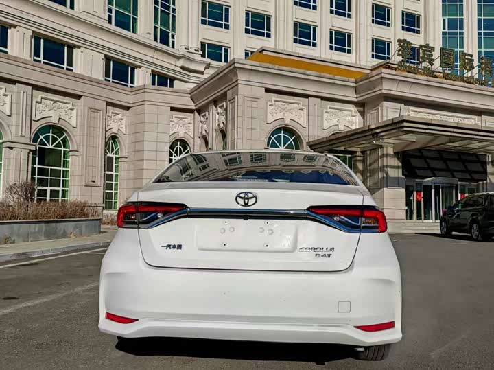 Фото 6 - Toyota Corolla