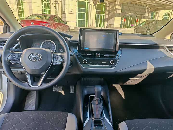 Фото 7 - Toyota Corolla