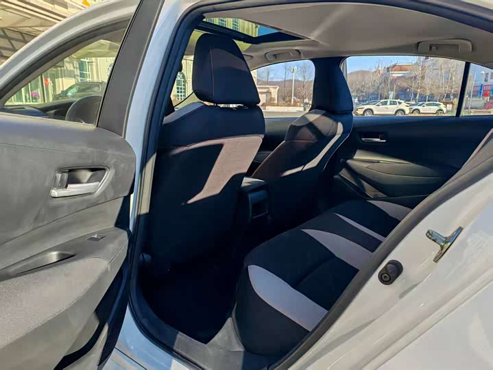 Фото 9 - Toyota Corolla