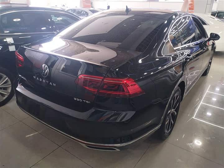 Фото 23 - Volkswagen Magotan