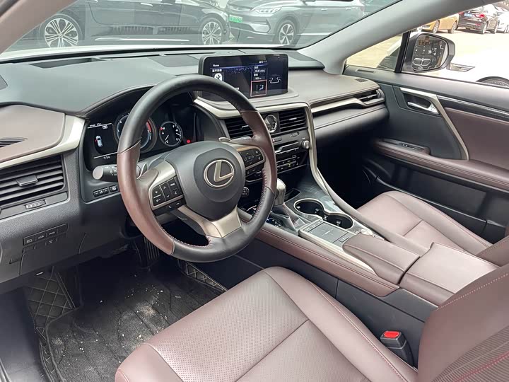 Фото 4 - Lexus RX