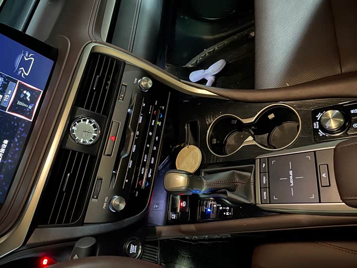 Фото 8 - Lexus RX