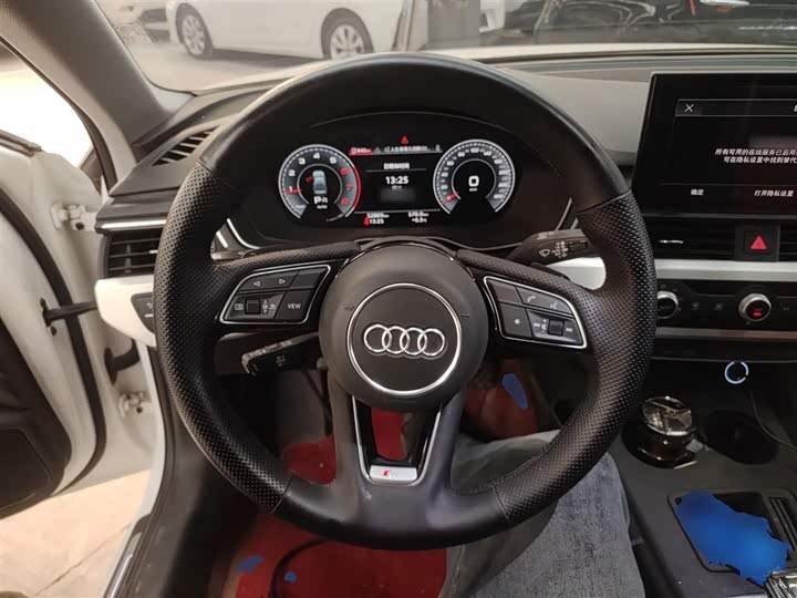 Фото 11 - Audi A4L