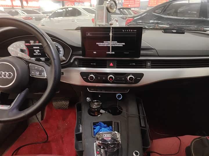 Фото 13 - Audi A4L