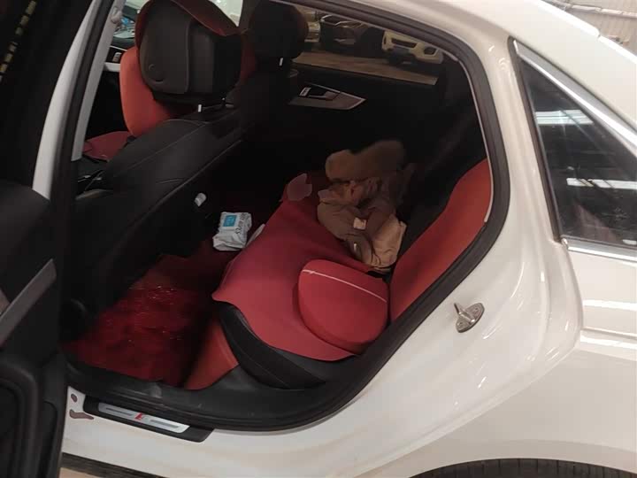 Фото 17 - Audi A4L