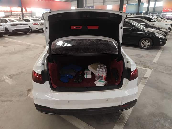 Фото 19 - Audi A4L