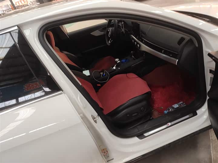 Фото 25 - Audi A4L