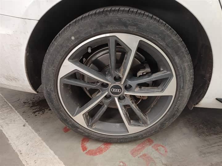 Фото 26 - Audi A4L