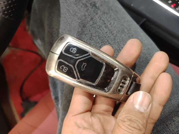 Фото 9 - Audi A4L