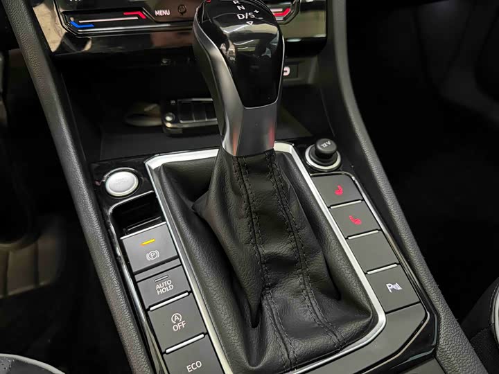 Фото 11 - Volkswagen Sagitar L