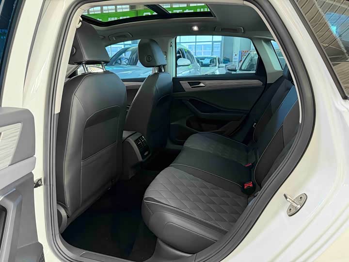 Фото 14 - Volkswagen Sagitar L