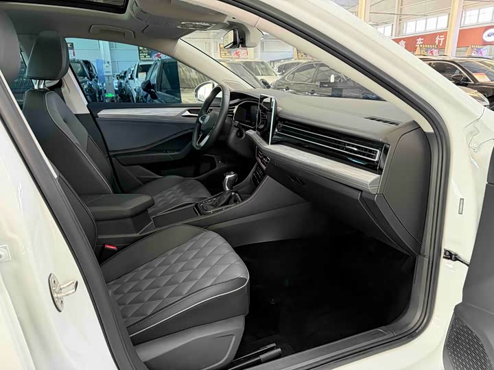 Фото 16 - Volkswagen Sagitar L