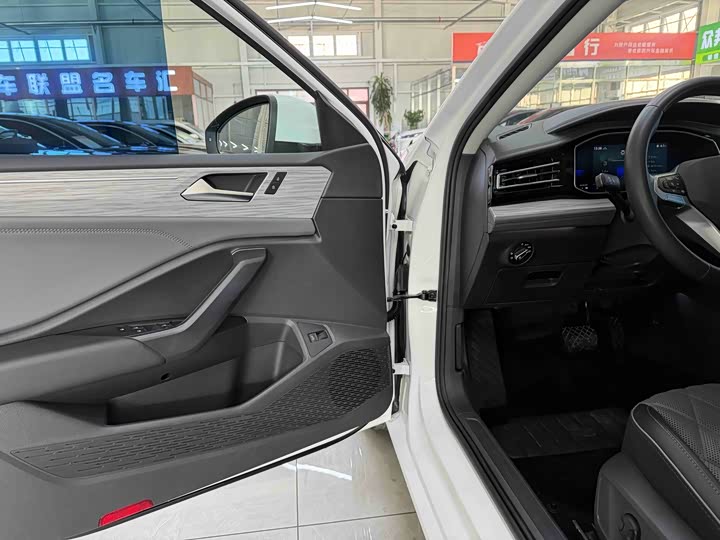 Фото 9 - Volkswagen Sagitar L