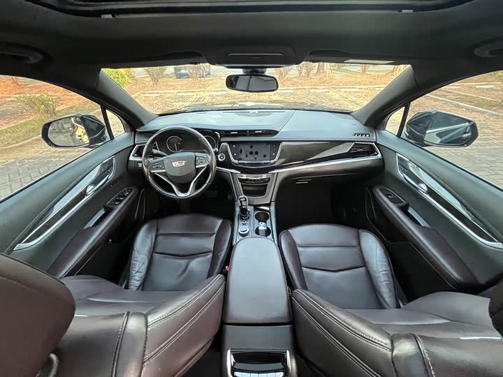 Фото 10 - Cadillac XT6