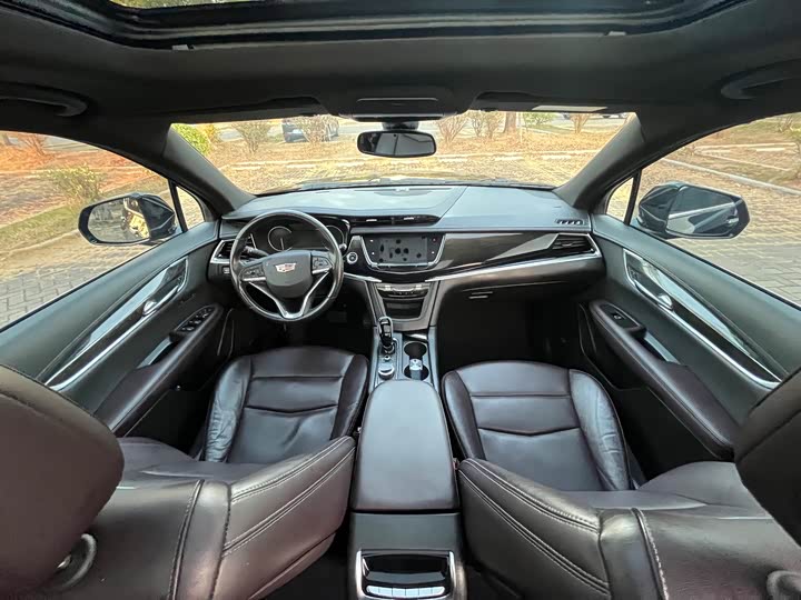 Фото 11 - Cadillac XT6