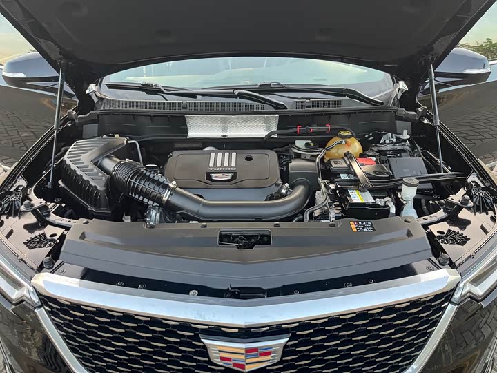 Фото 13 - Cadillac XT6