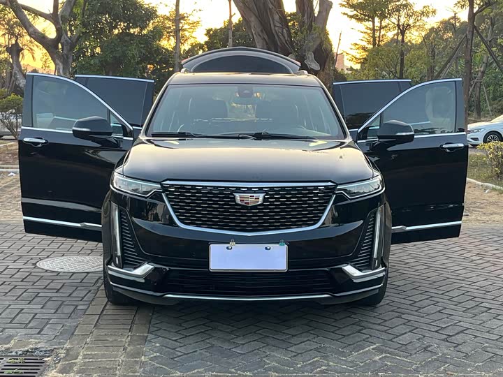 Фото 14 - Cadillac XT6