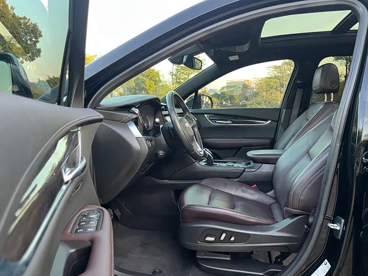 Фото 6 - Cadillac XT6