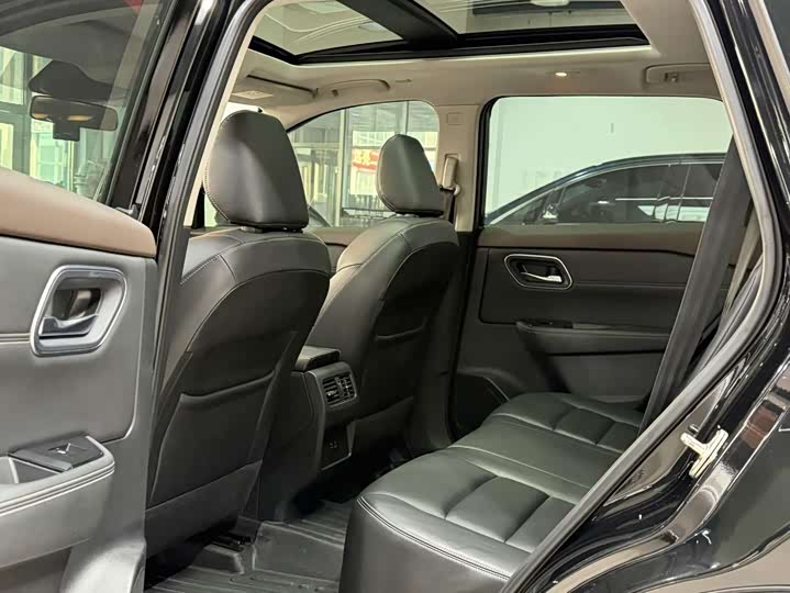 Фото 13 - Nissan X-Trail