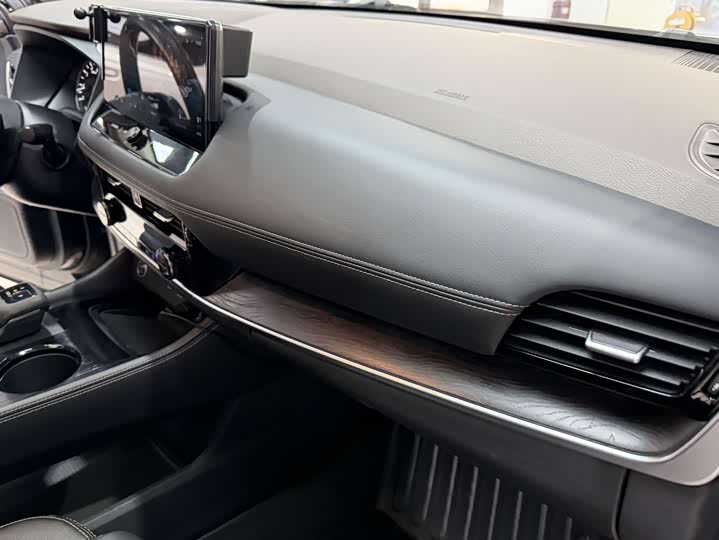 Фото 16 - Nissan X-Trail