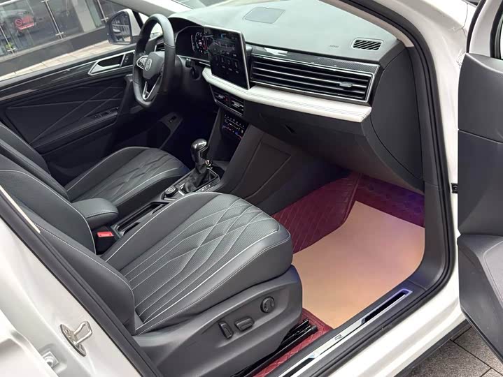 Фото 10 - Volkswagen Tiguan L Pro