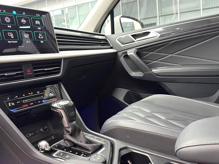 Фото 12 - Volkswagen Tiguan L Pro