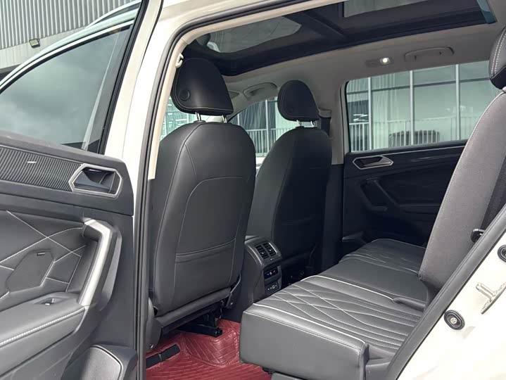 Фото 13 - Volkswagen Tiguan L Pro