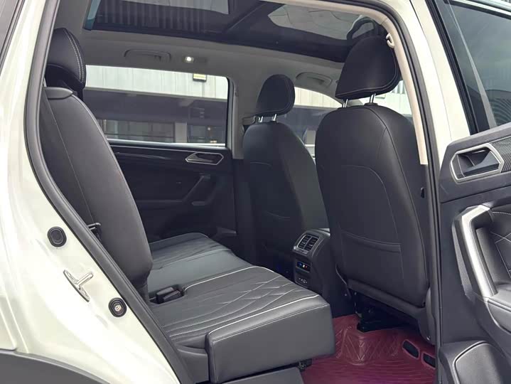 Фото 14 - Volkswagen Tiguan L Pro