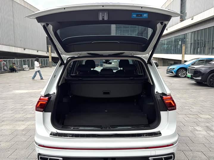 Фото 16 - Volkswagen Tiguan L Pro