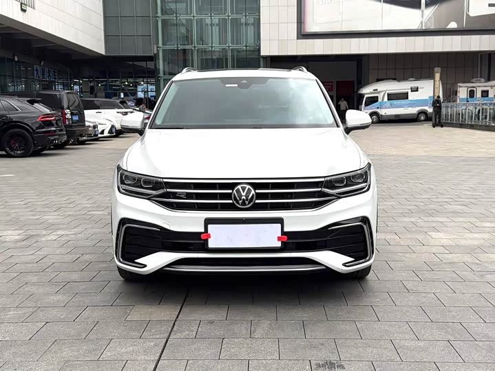 Фото 2 - Volkswagen Tiguan L Pro