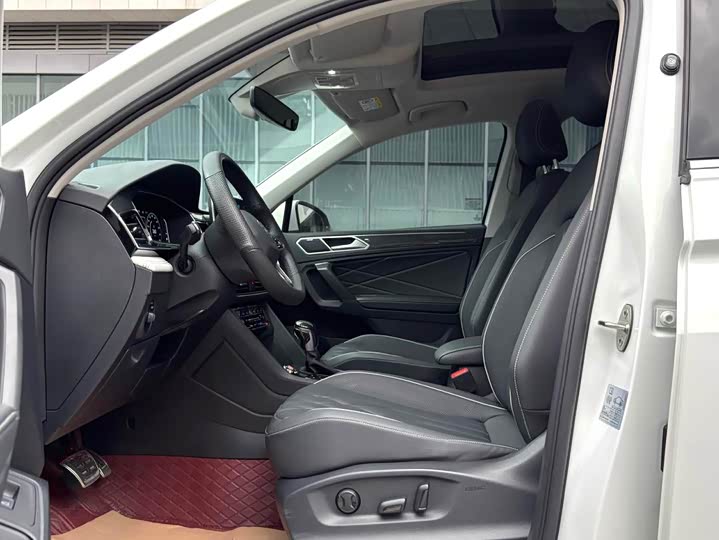 Фото 4 - Volkswagen Tiguan L Pro