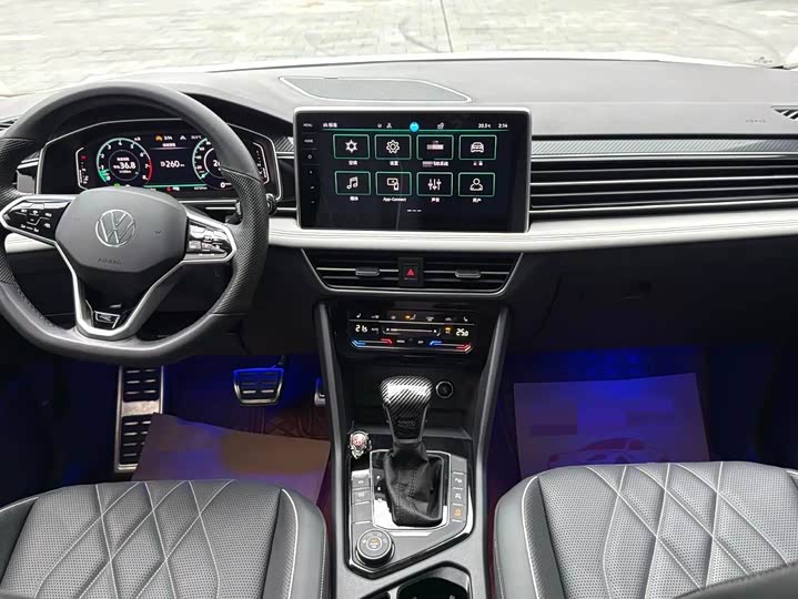 Фото 8 - Volkswagen Tiguan L Pro