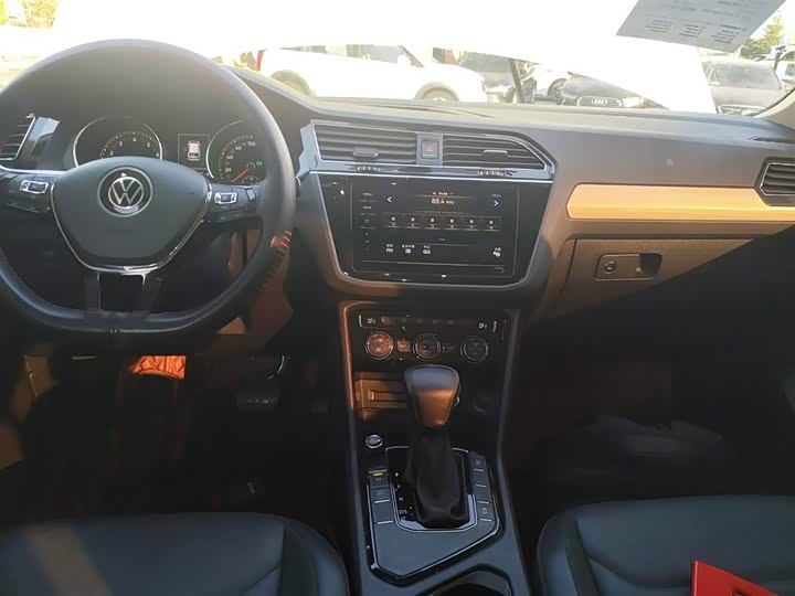 Фото 13 - Volkswagen Tiguan L Pro