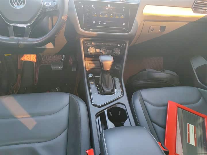 Фото 14 - Volkswagen Tiguan L Pro