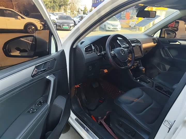 Фото 16 - Volkswagen Tiguan L Pro