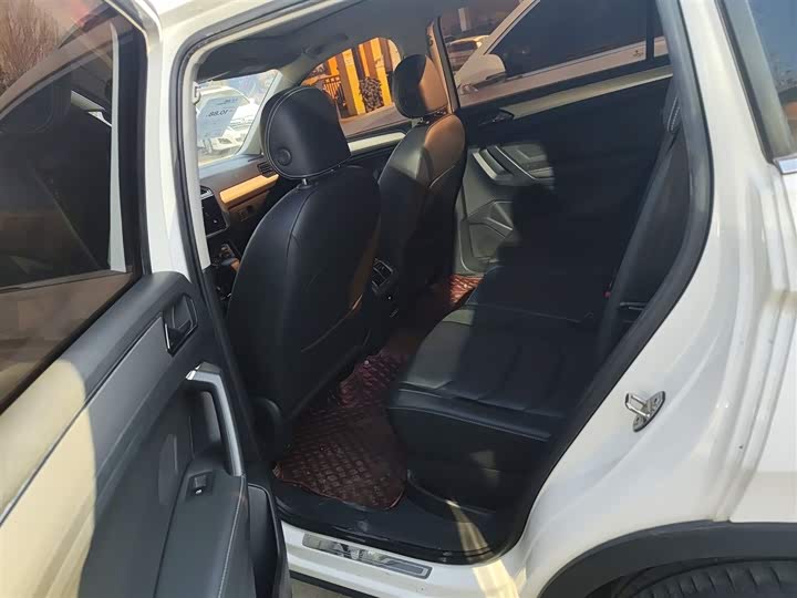 Фото 17 - Volkswagen Tiguan L Pro