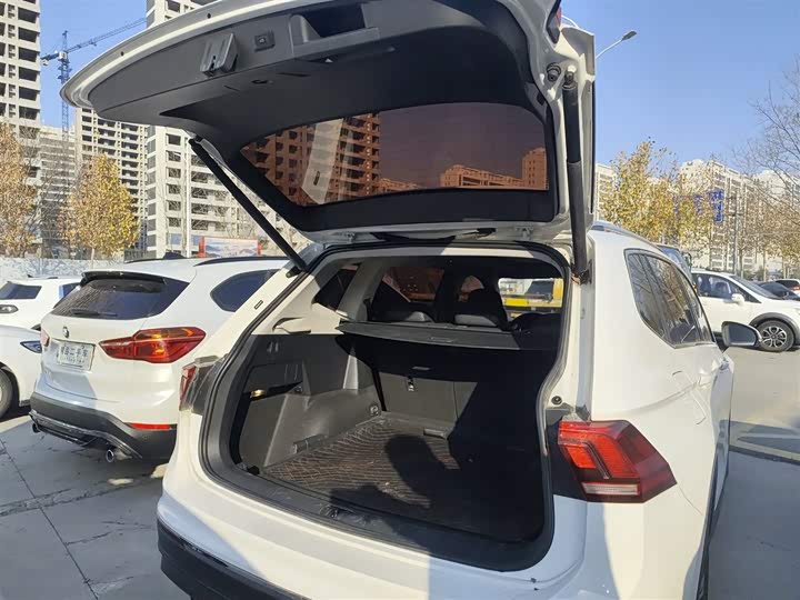 Фото 19 - Volkswagen Tiguan L Pro