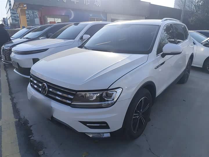 Фото 2 - Volkswagen Tiguan L Pro