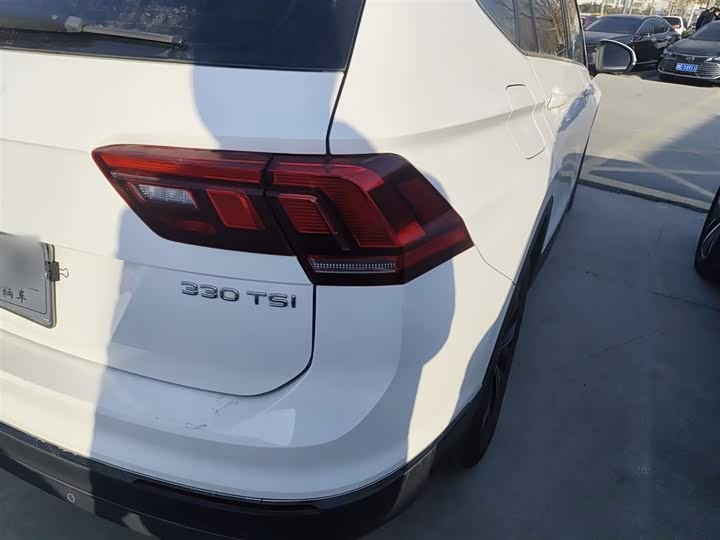 Фото 8 - Volkswagen Tiguan L Pro