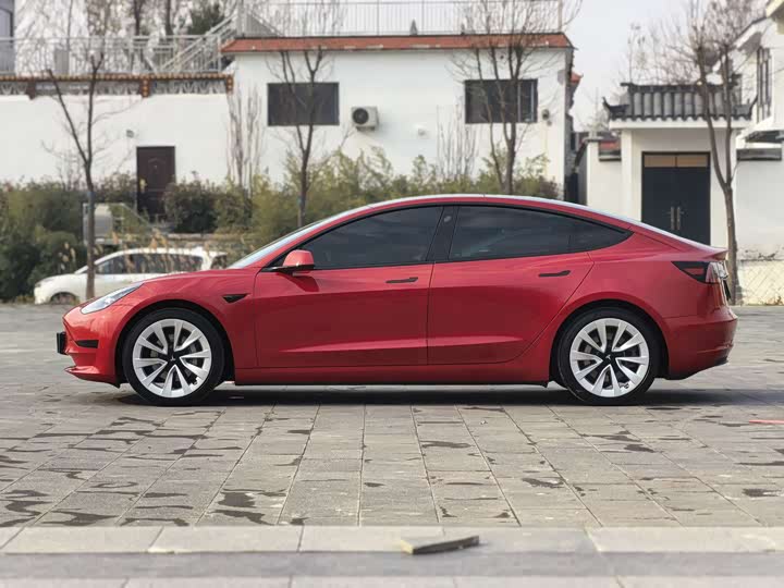 Фото 2 - Tesla Model 3