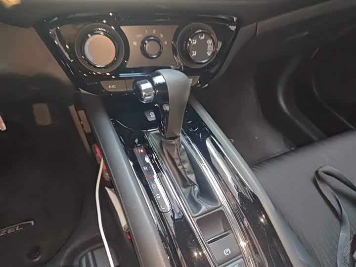 Фото 7 - Honda Vezel